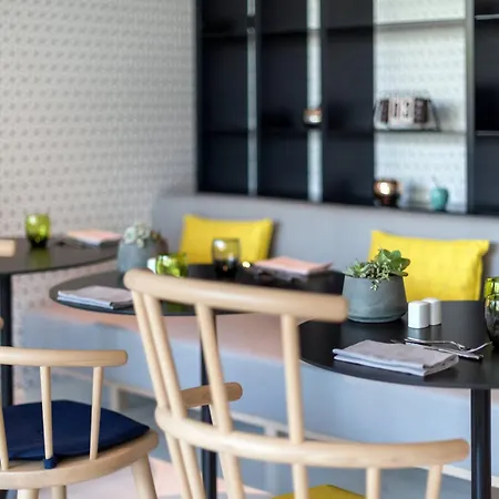 Courtyard by Marriott Paris Roissy Charles de Gaulle Airport-3