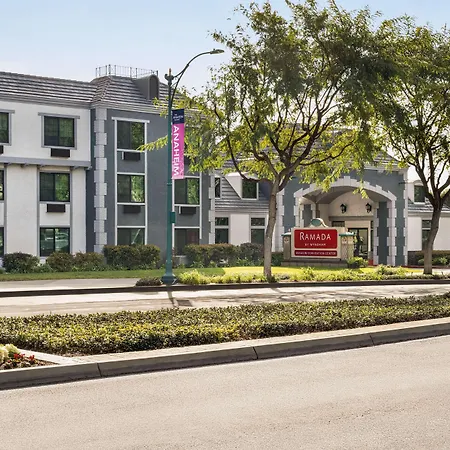 Ramada By Wyndham Anaheim Convention Center-3