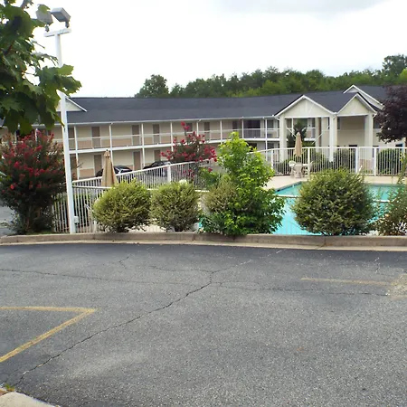 Days Inn By Wyndham Dahlonega University Area-3