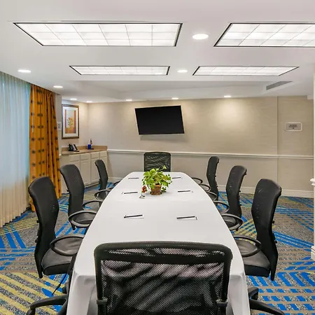 Doubletree By Hilton Jefferson City-2