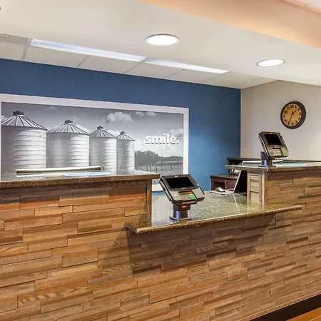 Hampton Inn Eau Claire-2