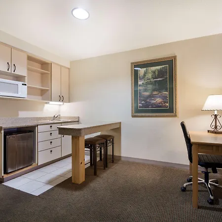 Best Western Golden Spike Inn & Suites-2