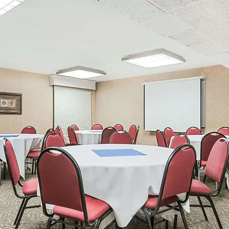 Ramada By Wyndham Plymouth Hotel & Conference Center-3