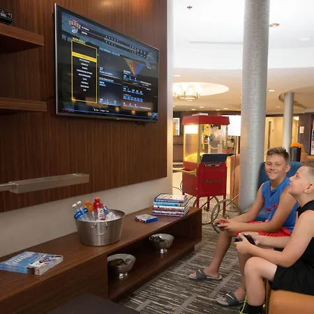 Courtyard By Marriott Canton-2