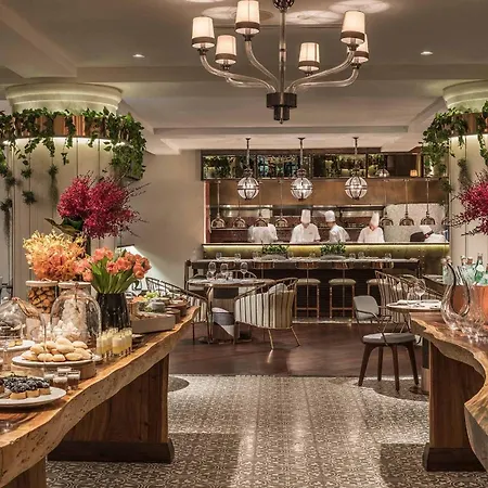 Four Seasons Hotel Singapore-3