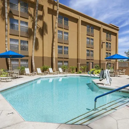 Greentree Inn & Suites Phoenix Sky Harbor-2