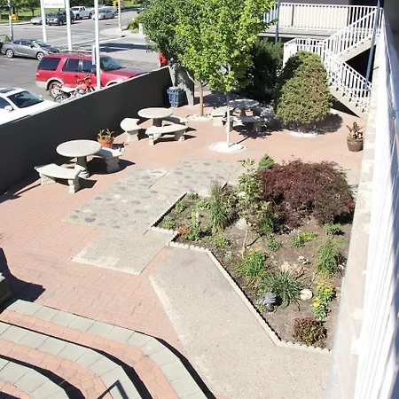 Travelodge By Wyndham Kamloops-3