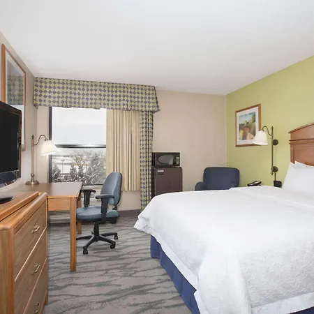Baymont By Wyndham Thornton-3