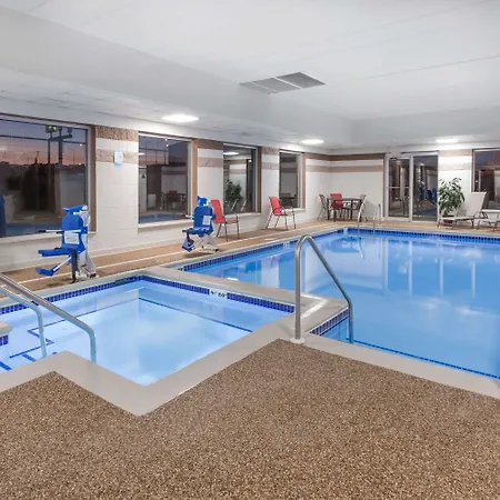 Wingate By Wyndham Joliet-3