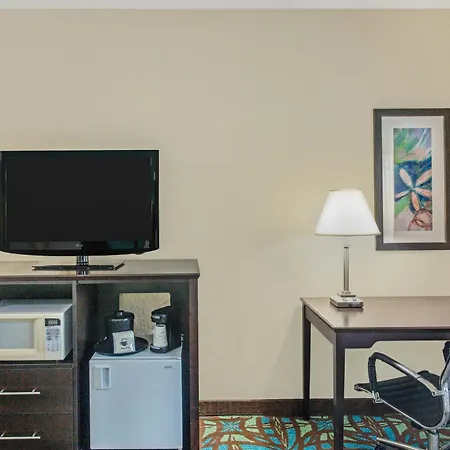 Comfort Inn & Suites Sarasota I75-2