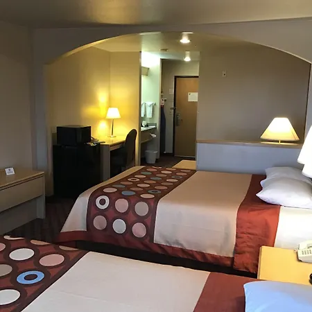 Super 8 By Wyndham Heyburn-3
