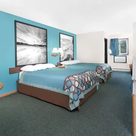 Super 8 By Wyndham Huron-2