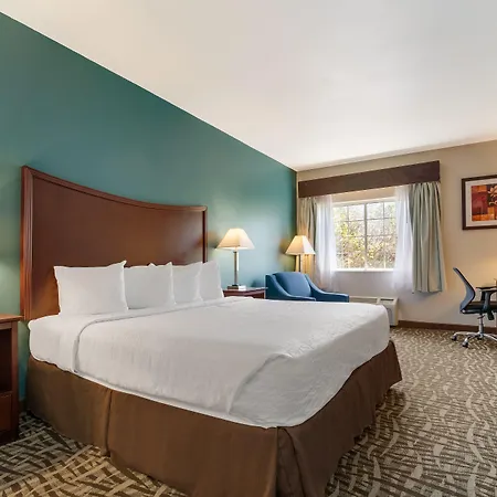 Surestay Plus Hotel By Best Western Topeka-3