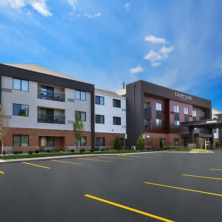 Courtyard By Marriott Traverse City-2