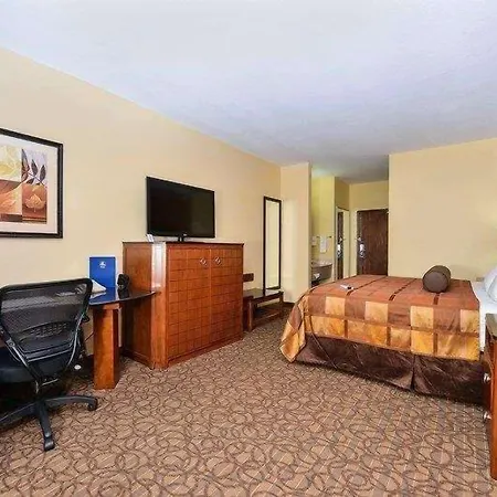 Best Western Plus Midwest Inn & Suites-2