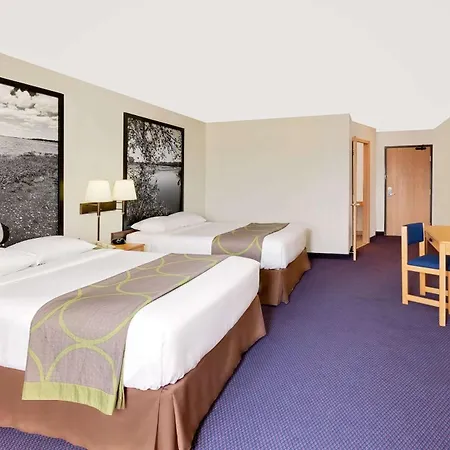 Super 8 By Wyndham St. James-3