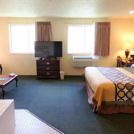 Super 8 By Wyndham Burnham/Lewistown-3