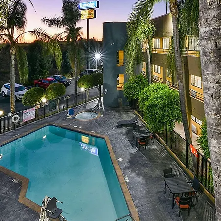 Travelodge By Wyndham Commerce Los Angeles Area-3
