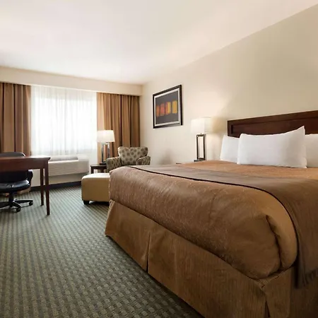 Travelodge Hotel By Wyndham Weyburn-3