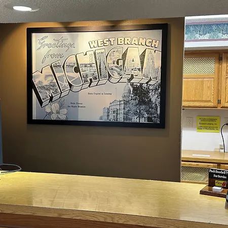 Super 8 By Wyndham West Branch-2