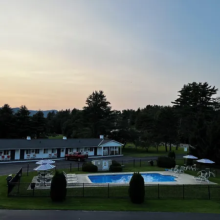 Stowe Motel & Snowdrift-3