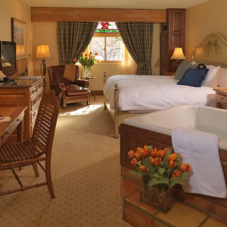 The Rusty Parrot Lodge And Spa-3