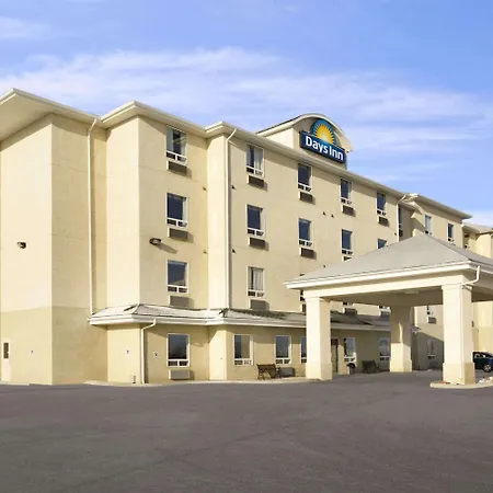 Days Inn By Wyndham Moose Jaw-2