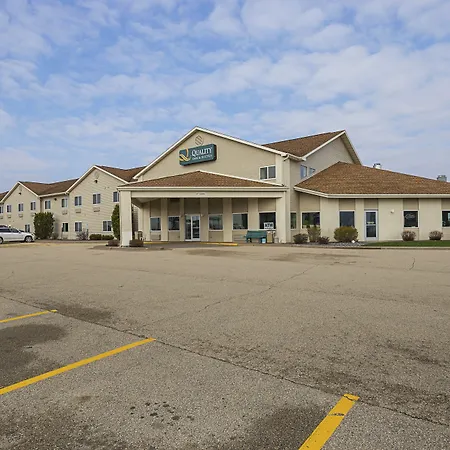Quality Inn & Suites Belmont - Platteville-2