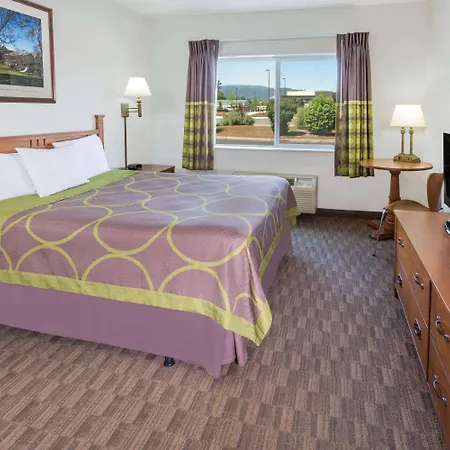 Super 8 By Wyndham Central Pt Medford-3