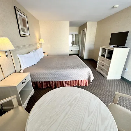 Court Plaza Inn & Suites Of Mackinaw-3