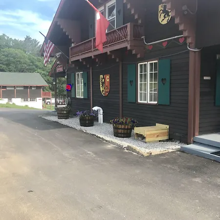 Swiss Chalets Village Inn-3