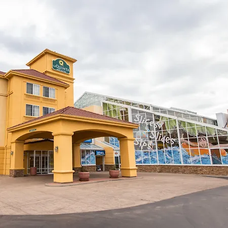 La Quinta Inn And Suites By Wyndham At Watiki Waterpark-2