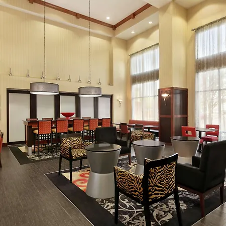 Hampton Inn & Suites Lawton-2