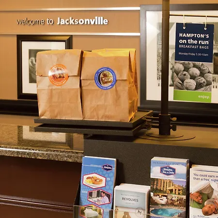 Hampton Inn & Suites Jacksonville-Airport-3