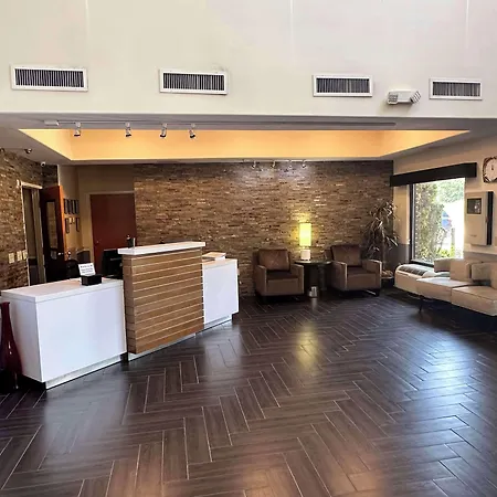 Best Western Plus Bass Hotel & Suites-3