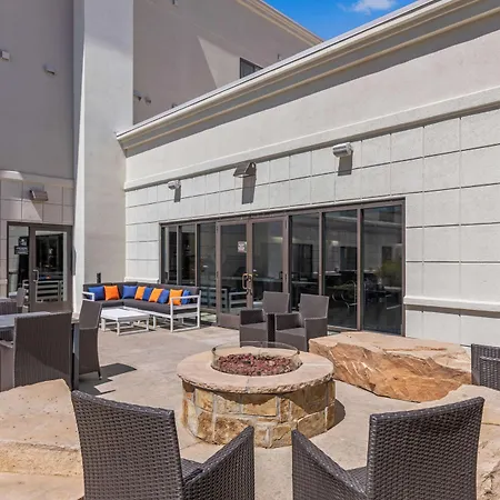 Hampton Inn & Suites Greeley-3
