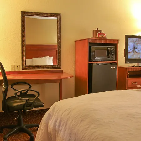 Hampton Inn & Suites Grenada-2