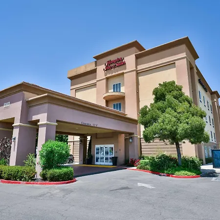 Hampton Inn & Suites Pittsburg-3