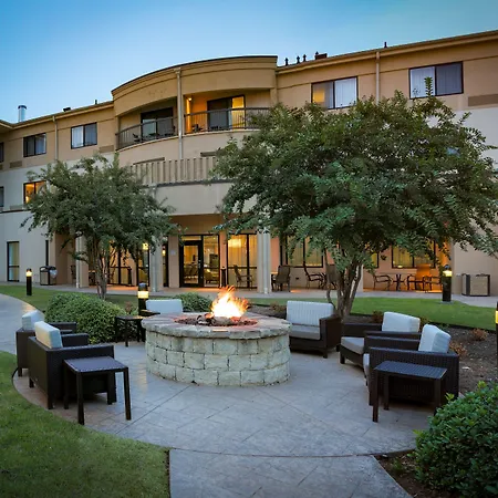 Courtyard By Marriott Norman-3
