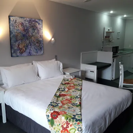 Colonial Lodge Motel-3