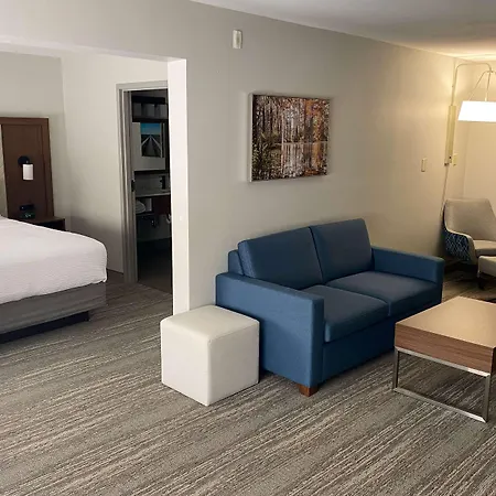Wingate By Wyndham Lafayette Airport-3