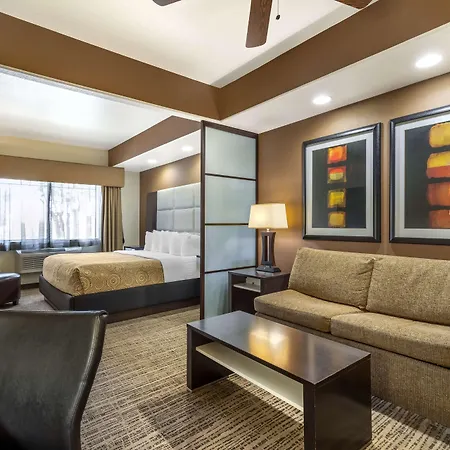 Best Western Plus Lackland Hotel And Suites.-3