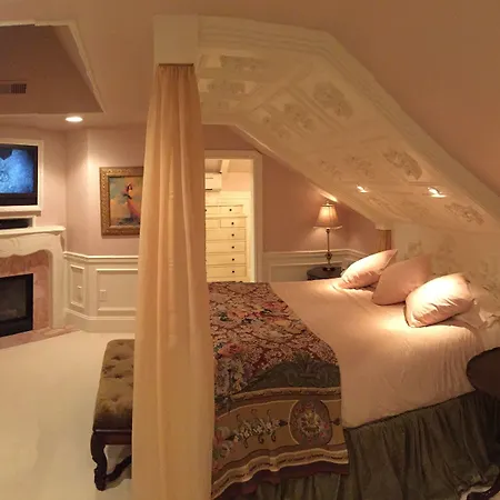 Cameo Heights Mansion And The Vine Fine Dining Restaurant-2