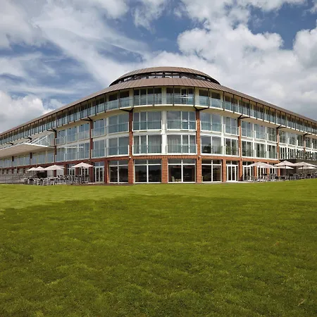 Lingfield Park Marriott Hotel & Country Club-3