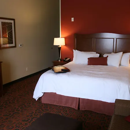 Hampton Inn & Suites Bastrop-2