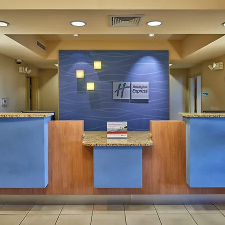 Holiday Inn Express & Suites El Paso Airport By Ihg-3