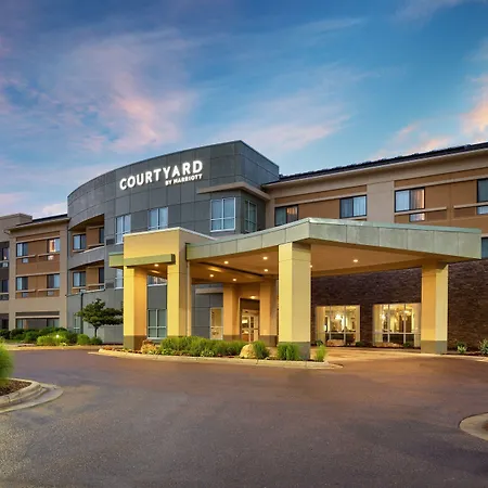 Courtyard Mankato Hotel & Event Center-3