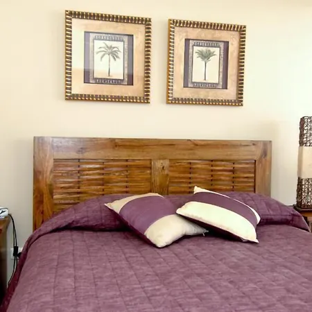 Biarritz Apartments Gold Coast-3