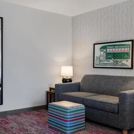 Home2 Suites By Hilton Milwaukee Brookfield-2
