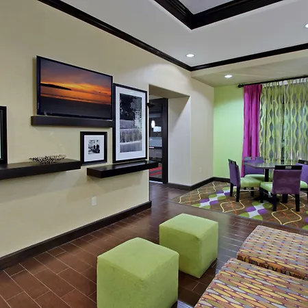 Hampton Inn Beeville-2